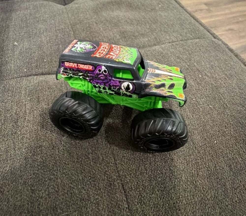 Monster Jam Grave Digger Bad to the Bone 1:64 Scale Die-Cast Monster Truck
